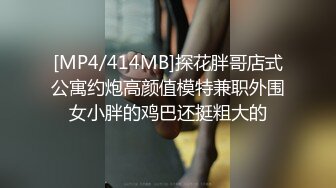 户外楼顶黑色碎花裙子无毛少妇，地面铺个垫子先道具自慰，再啪啪