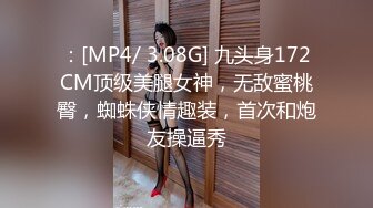 潜入酒吧女厕偷拍 白裙美女 黑骚逼 尿压高非常冲