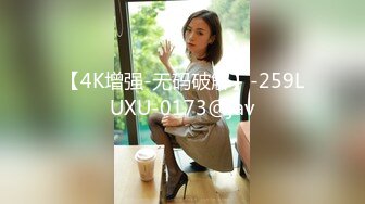 大胡子多毛性欲强新人红唇美妞，掰开塞逼一顿猛扣，水声哗哗手法娴熟