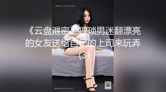 刚生完孩子的巨乳妈妈，和胖哥哥在客厅无套啪啪