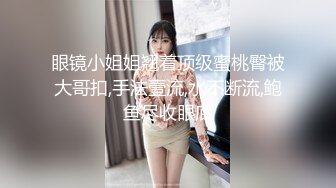 来了大姨妈用奶子和小嘴伺候他，全程露脸口交胸推蹭的大哥好痒