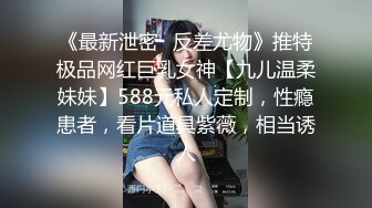 【极品稀缺??破解家用摄像头】一个人的时候寂寞难耐自己玩小逼自慰2??老公不在家 年轻美少妇看电视手机自慰玩穴