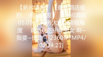 [MP4/ 352M] 淫妻3P 两根棒棒一起吃 换上单男送的红边黑丝真的更显身材 被两个帅哥夹在中间猛操