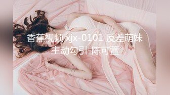 [MP4/ 385M] 漂亮美女3P 身材不错 被单男快速狂怼 爽的不行 这哥们操逼真猛