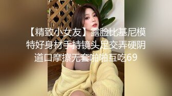 美女化妆师不错 工作太认真了 走光露点了都不知道