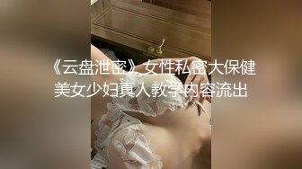 丝袜高跟两个风骚的小少妇被大哥们轮流玩弄，口交大鸡巴吃奶玩逼，听狼友指挥各种蹂躏玩弄，浪叫不止高潮不断