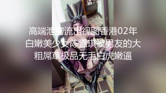 跟随抄底跟闺蜜挑首饰的漂亮美女 挑仔细挑慢慢挑 我就慢慢欣赏性感大屁屁