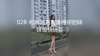 最近搞到手的唐山熟女富姐，后入把她操爽了直流水,偷偷摘掉套子抽插