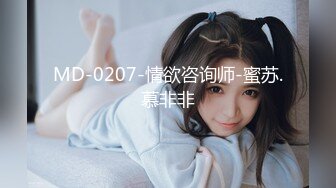 大神潜入办公楼偷拍多位美女嘘嘘拍玩B再出来拍脸 (2)