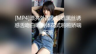 [MP4/ 135M]&nbsp;&nbsp;高颜值美女露出 这奶子好大 乳头也超大 下面还是无毛的 旁边还有这么多人 看着有点刺激