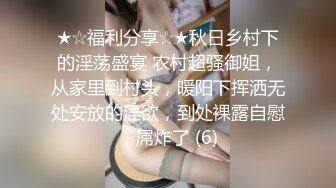 小虎牙美少女，外表甜美花臂纹身，笑起来甜美，震动棒插小穴，低低娇喘呻吟，闭上眼睛很享受