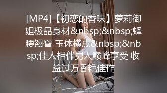 瘦弱人妻爱玩3P 俩猛男轮流上场插嫩逼 鲍鱼都快插肿了