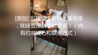 高挑性感的CD伪娘胡玥枫搞萌萌哒眼镜闺蜜，两根鸡巴交汇在一起发生的激烈碰撞！