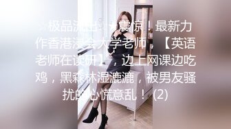 这美少妇尿尿的姿势有点奇怪 难道昨晚腿被老公干瘸了