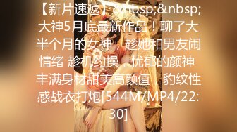 家庭美容院，老板娘全裸和儿子睡觉，奶子淫穴全彰显在画面里，四肢张开，哇塞 这要是儿子再大点 可有戏啊！