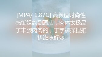 劲爆吃瓜❤️农村大舞台~脱衣舞女郎表演中惨遭性饥渴大爷上台按到强G内射走人！