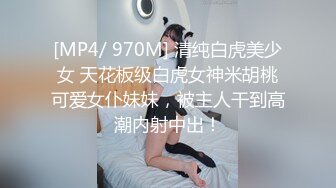 老板娘在店门口吃鸡真大胆