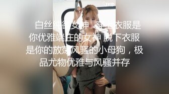 波哥载着单位的熟女少妇在自家的SUV里车震 那叫一个爽