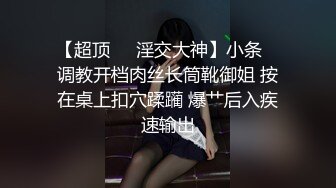 原版野狼偷拍全景70期反蹲在马桶上的妹子逼被看得一清二楚 (1)