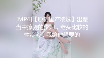 笑眯眯大奶颜值女神小露逼逼，吊带裙掏出奶子揉捏，揉搓小穴掰开特写，扭动屁股娇喘浪叫，看着很是诱人