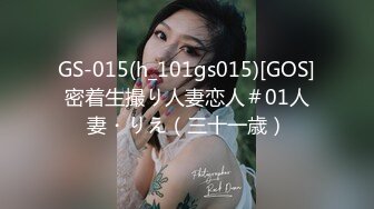 高颜值美丽少妇微微舔着粗黑的大屌被道具玩着骚逼，主动上位无套抽插流出好多白浆，被按着骚逼猛草射肚子上!