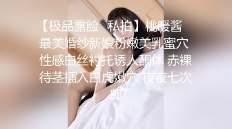 油头满面的韵味美少妇一个全裸自慰，特写美鲍鱼