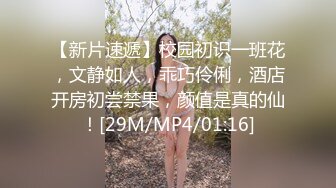 [MP4]可爱嫩妹【小晶晶】年龄不大超会玩，一身黑衣搔首弄姿，手指扣穴全是水，水晶假屌爆插