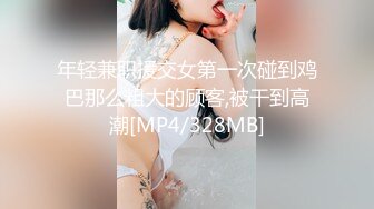 [MP4]性感白皙皮肤美少妇，卧室中露脸道具自慰，特写超嫩粉穴，淫水很多大香蕉自慰