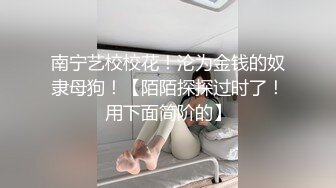 你的骚女人颜值颇高的少妇跟随大哥玩户外漏出，边走边敞开衣衫漏出，真空装揉奶子玩逼，人前漏出口交大鸡巴2