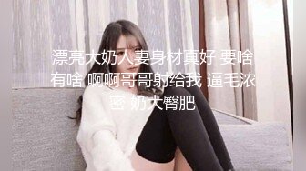 偷拍美女天热家里冲凉洗澡身材真好