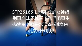 中年小夫妻在家直播赚钱推到就开始直奔主题无套啪啪露脸打桩