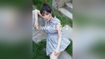 [MP4/ 928M]&nbsp;&nbsp;手持镜头操卡哇伊妹子，露脸啪啪女友主动掰穴让特写，女上位再侧入高潮后倒点热水洗逼