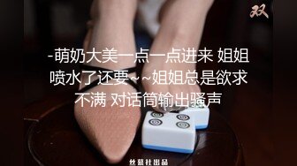 只穿着一件裹胸黑衣的性感大长腿美女 下体逼毛黑黝黝