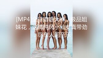 美女妈妈和两个孩子的喂奶日常