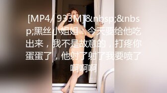 熟女姐姐的温柔，活好不粘人激情3P，口交大鸡巴让两个小哥前后玩弄，激情上位后入干骚屁股前面给鸡巴舔射了