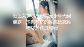 【新片速遞】&nbsp;&nbsp;骚逼老婆，紧致牛仔的诱惑❤️真空裤衩剪开个口子抬起美腿让我操她骚穴，太骚啦❤️没忍住精液全射她阴毛上啦！！[77M/MP4/02:32]