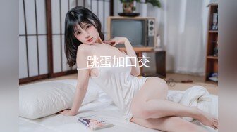 《极品CP❤️魔手✿外购》近在咫尺商场特写镜头偸拍女厕各种大屁股小姐姐方便~好多气质美女~翘臀女白色分泌物扯了好长也不断