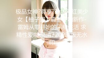 本屋で勉強漬けの男子学生にエロ本見せつけたイケない人妻 2