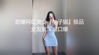 白色蕾丝连衣裙少妇蹲下吃肉棒舔蛋蛋后面摸胸体贴样子让人爱掰开阴户近距离欣赏刺激阴蒂的勃起