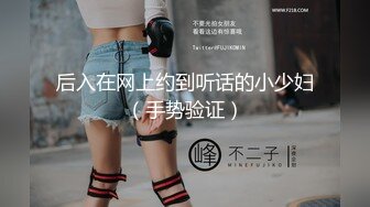 偷拍路边等人橙色连衣短裙漂亮的少妇