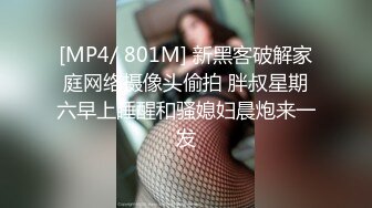 抹胸熟女试衣