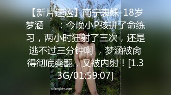 对这个贴身白衣的丰满美女无法抵挡，肉体丰腴