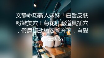 网红女神大黑牛震穴狂喷，整个头部插入骚逼，骑乘位抽插