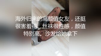 【酒店偷拍未流出精品】，榜一大哥线下约炮网红，女主肤白貌美酥胸大长腿，全程对话很有意思，很黄很暴力还很油腻