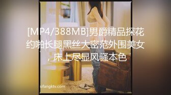 骚逼女友~中午下班回来就吵醒我~让我在客厅操她！知道婆婆在房间睡觉，捂着嘴不敢叫出声音！