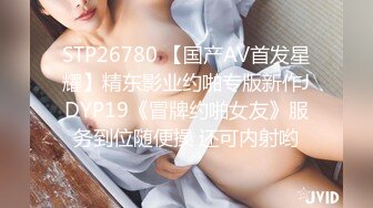 邪恶的房东暗藏摄像头偷窥两个好身材的美女洗完澡换衣服1