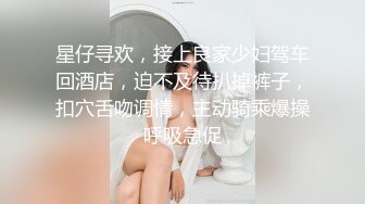 KTV女厕偷拍好身材的美女 B可真黑