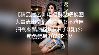 无套后入娇小妹子，大白屁股奶子很软