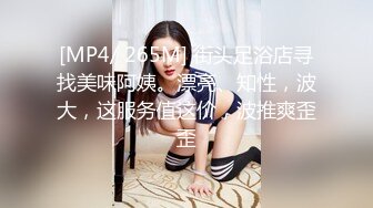 商场女厕偷拍牛仔裤少妇 肥美的鲍鱼