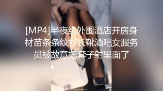 《极品CP魔手外购》火爆商场女厕固定4K镜头拍脸移动镜头拍私处，各路年轻美女美少妇方便，有美女也有极品B[ (11)